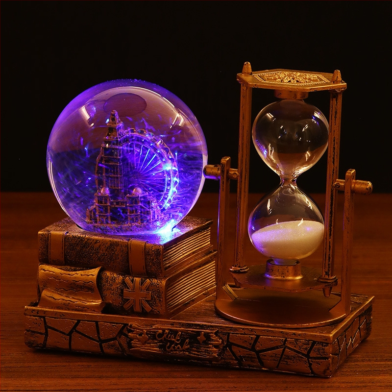 Clepsidră în turn retro cu sferă de cristal luminoasă și cutie muzicală, ornament de birou din rășină