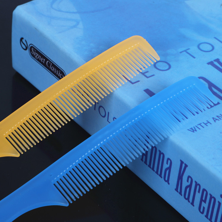 Jednokratni plastični češelj - marka Junda, pravokutnog oblika, PS plastika, rok trajanja 11 mjeseci