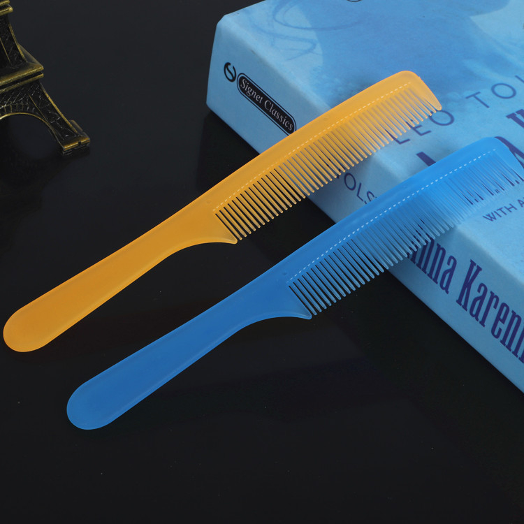 Jednokratni plastični češelj - marka Junda, pravokutnog oblika, PS plastika, rok trajanja 11 mjeseci