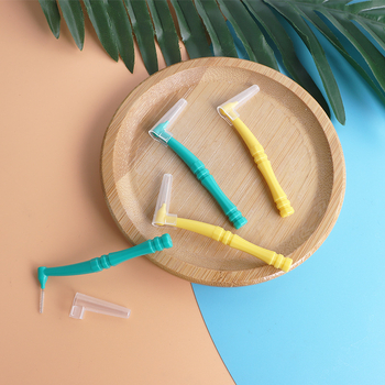 Interdentalna četkica u obliku L, jednokratna, s mekim vlaknima, za odrasle, marka KLDZS