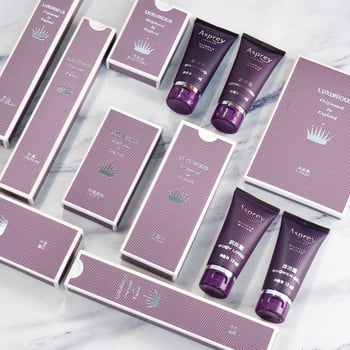 Set cu periuță de dinți și pieptene pliabil în cutie aurie – accesorii de hotel, Material: hârtie, Durată de viață de 36 de luni, Personalizabil