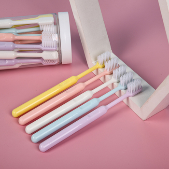 Periuță de dinți manuală, cu peri moi, în design colorat în stil macaroon pentru adulți (ambalaj de 144 buc.)