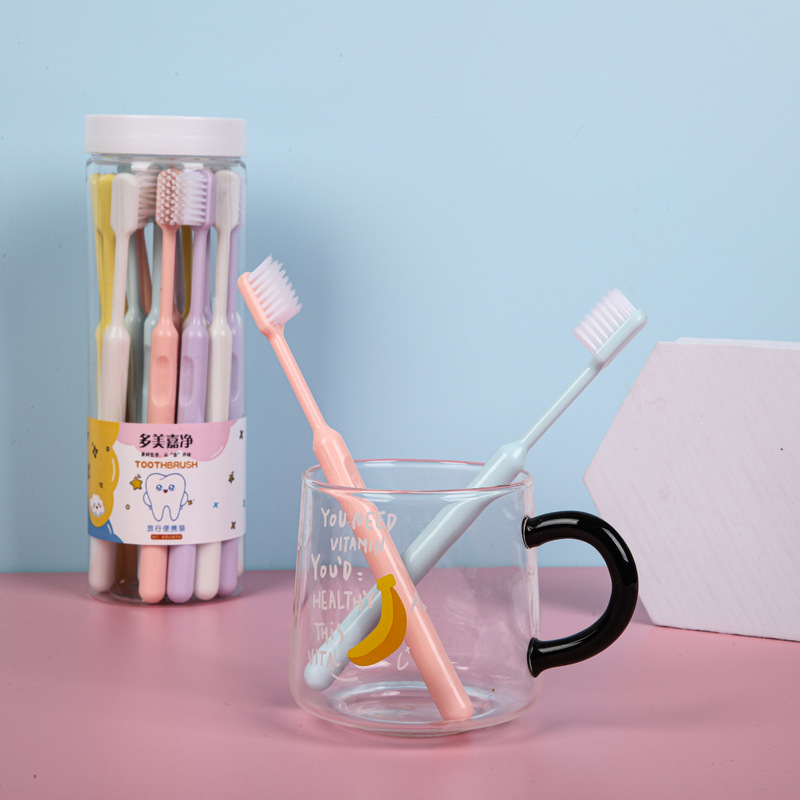 Periuță de dinți manuală, cu peri moi, în design colorat în stil macaroon pentru adulți (ambalaj de 144 buc.)