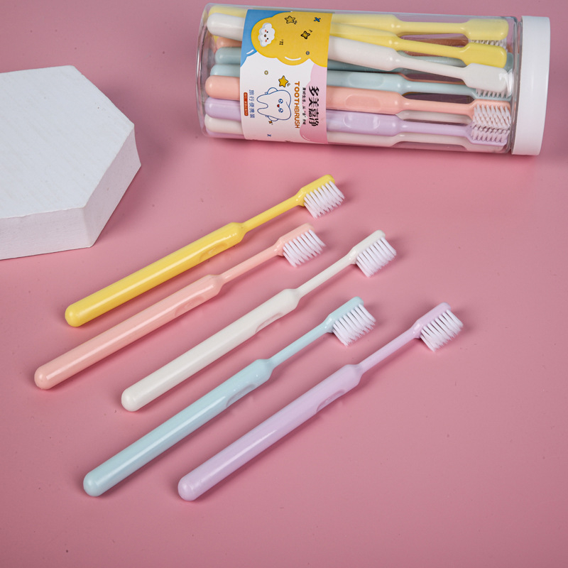 Periuță de dinți manuală, cu peri moi, în design colorat în stil macaroon pentru adulți (ambalaj de 144 buc.)