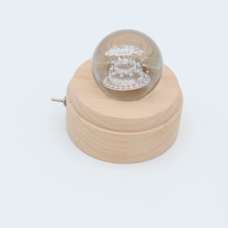 Zeneszerű kristálygömb LED világító forgó alapzattal, bükkfa, Hongxuan