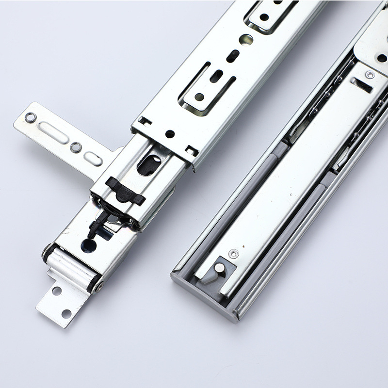 Ράγα καθρέφτη για ντουλάπα με τρία τμήματα — κρυφός μηχανισμός ώθησης-έλξης και περιστροφής, τηλεσκοπική διαδρομή; Υλικό: χάλυβας κρύας έλασης; Επιφανειακή επεξεργασία: ηλεκτροπλατίωση; Στυλ: μοντέρνος μινιμαλισμός; Μάρκα: FK Fukai