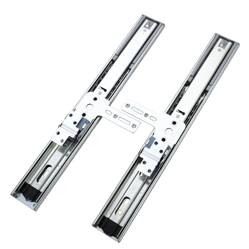 Ράγα καθρέφτη για ντουλάπα με τρία τμήματα — κρυφός μηχανισμός ώθησης-έλξης και περιστροφής, τηλεσκοπική διαδρομή; Υλικό: χάλυβας κρύας έλασης; Επιφανειακή επεξεργασία: ηλεκτροπλατίωση; Στυλ: μοντέρνος μινιμαλισμός; Μάρκα: FK Fukai