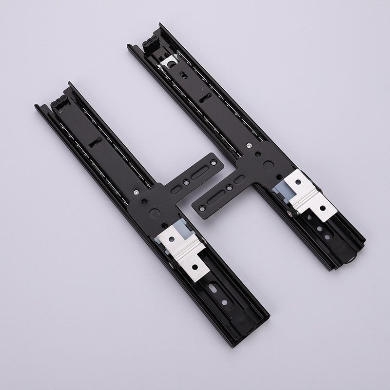 Ράγα καθρέφτη για ντουλάπα με τρία τμήματα — κρυφός μηχανισμός ώθησης-έλξης και περιστροφής, τηλεσκοπική διαδρομή; Υλικό: χάλυβας κρύας έλασης; Επιφανειακή επεξεργασία: ηλεκτροπλατίωση; Στυλ: μοντέρνος μινιμαλισμός; Μάρκα: FK Fukai