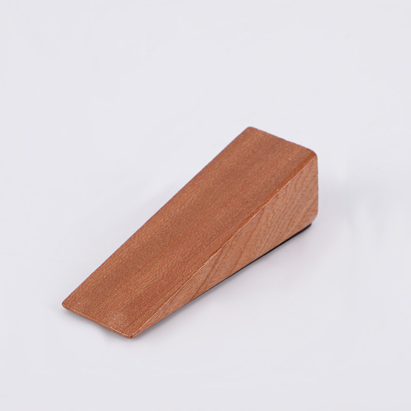 Trokutasti drveni dverni stopper, lakiran, podna montaža, moderan minimalistički stil