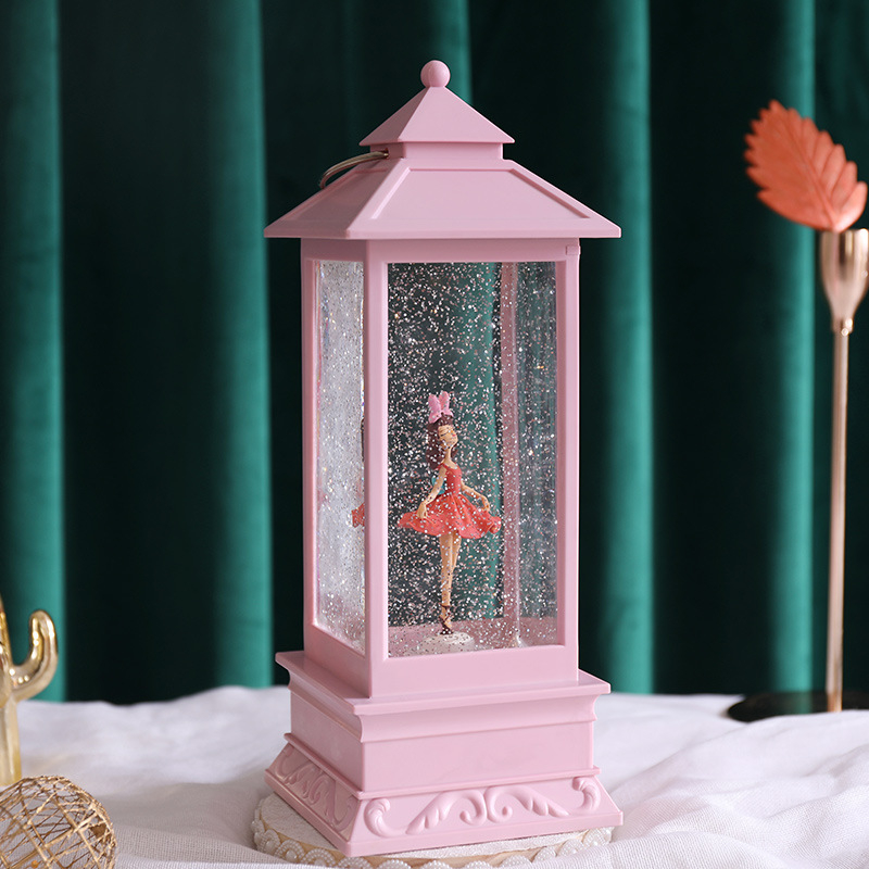 Forgó balerina zenélő doboz, kézzel festett gyanta figura, rajzfilmszerű stílus, injekciós öntéses kivitel, kristálygömb dísz