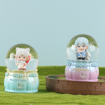 Karikatúra-stílusú zenélő doboz figurka, gyantából és műanyagból készül, szülinapi és bulis ajándék