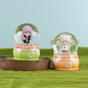 Karikatúra-stílusú zenélő doboz figurka, gyantából és műanyagból készül, szülinapi és bulis ajándék