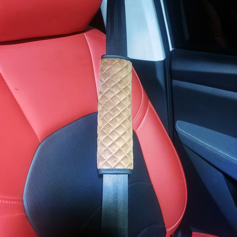 Jastučić za pojas automobila - izvezeni, debeli pliš, protuklizni, poliester; težina 0,35; prilagodba dostupna