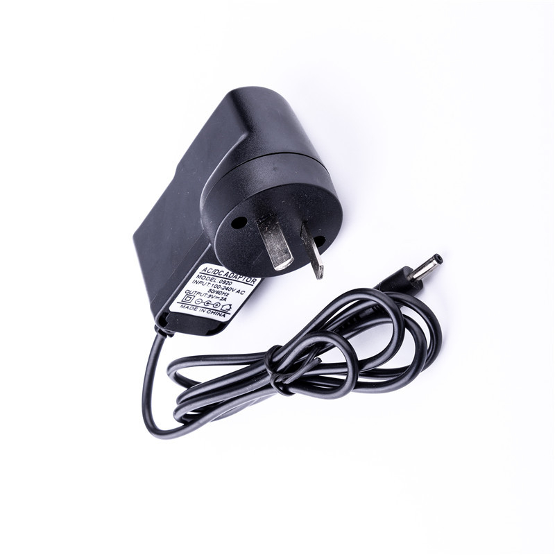 Napajanje s više izlaza 3V/6V/7V/9V/15V, 0,5A/1A/1,5A; ulaz 100-240V; za oštrač noževa, motor gornje kutije i audio opremu