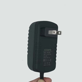 Többkimenetű kapcsolóüzemű tápegység 12V/2A, 5V/2A és 9V/2A kimenetekkel masszírozókhoz, set-top boxokhoz és LED világításhoz