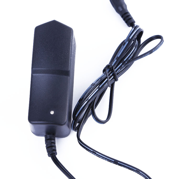 Φορτιστής μπαταρίας λιθίου 12.6V 1A, είσοδος 110–240V AC, έξοδος DC 12.6V 1A, CE/FCC πιστοποιημένο, κατάλληλο για set-top boxes, δρομολογητές και LED λωρίδες επιτήρησης