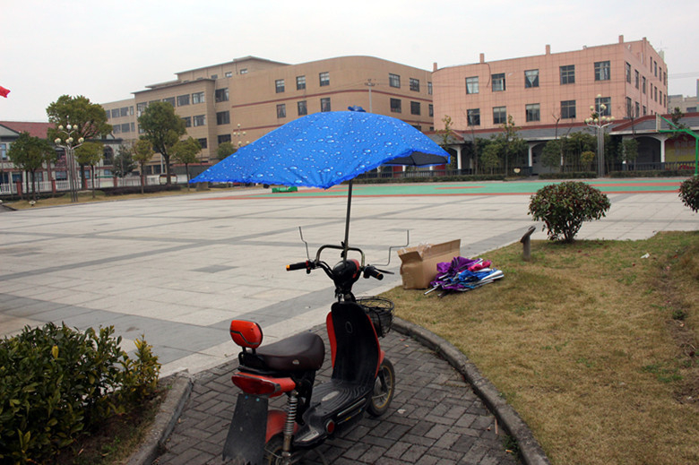 Elektromos jármű napellenző esernyő, Oxford anyag 210T, vasváz 12 bordával, kézi nyitás, logónyomtatás elérhető