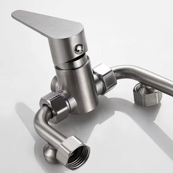 Rozsdamentes acélból készült elektromos vízmelegítő U-szögben álló keverő szeleppel zuhanyhoz, modell BSH-8803, működési nyomás 0.8, hideg víz 5, meleg víz 100, kimeneti áramlás 6–10