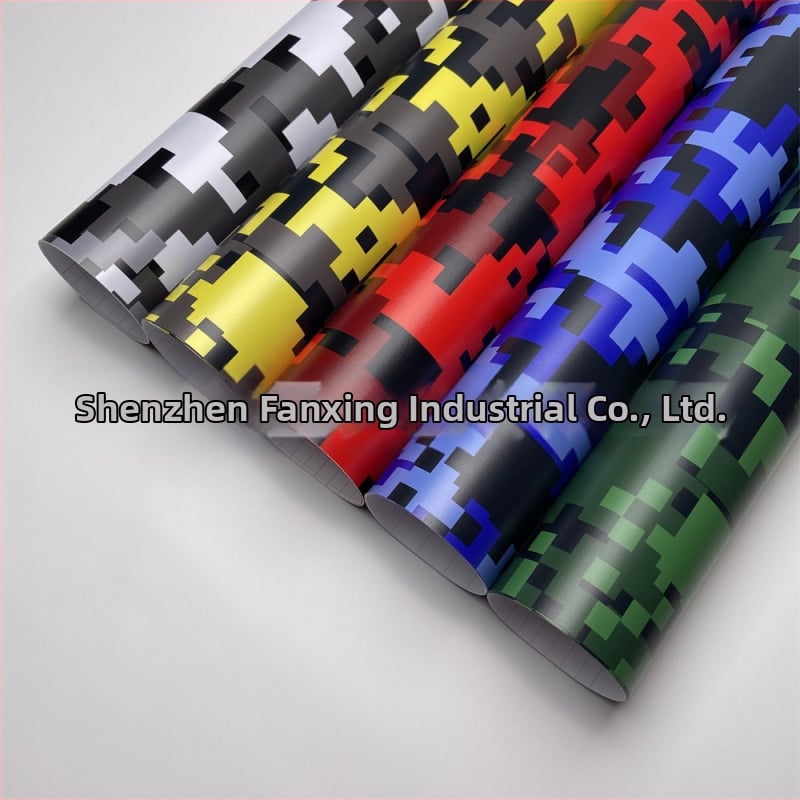 Színváltó film autótestre digitális kamuflázzal és geometriai mintával, PVC film, testreszabott méretek, ragasztásos felhelyezés