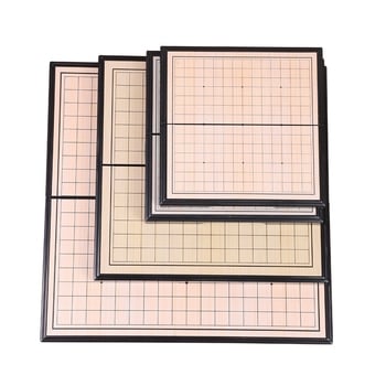 Μαγνητικός πίνακας Γκο με αναδιπλούμενο σχεδιασμό – φορητό σετ Γκο με μαγνήτες; υλικά: PP πλαστικό, χαρτί, μαγνήτης, φιλμ συρρίκνωσης, μεταλλικό φύλλο; προάγει τη λογική σκέψη, μάθηση με τη χρήση των χεριών και διαδραστική οικογενειακή αλληλεπίδραση.