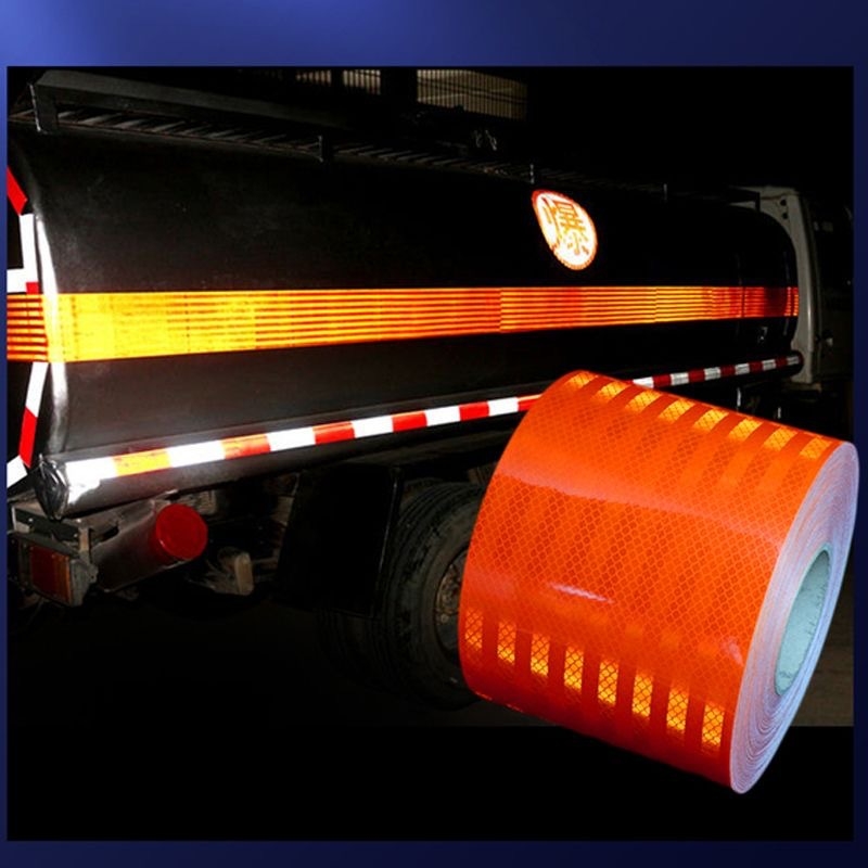 Karosszéria matrica, fényvisszaverő sáv, öntapadós telepítés, veszélyes anyagokat szállító tartálykocsihoz