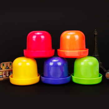 Σετ κύπελλων ζαριών – χρωματιστό, πλαστικό (Υλικό: πλαστικό; Συσκευασία: blister; Ηλικία: 15–60; Κατάλληλο για οικογενειακές συγκεντρώσεις, μπαρ)