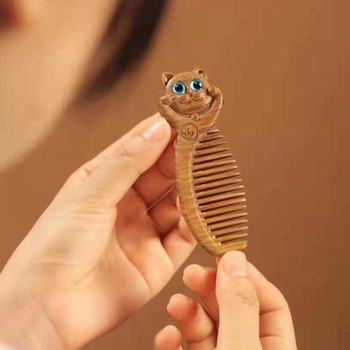 Fából készült macskás mintázatú fésű, szantálfa, hordozható