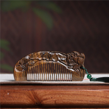 Дървен двустранен антистатичен гребен с мотиви лотос и лист, резбован в древно китайски стил