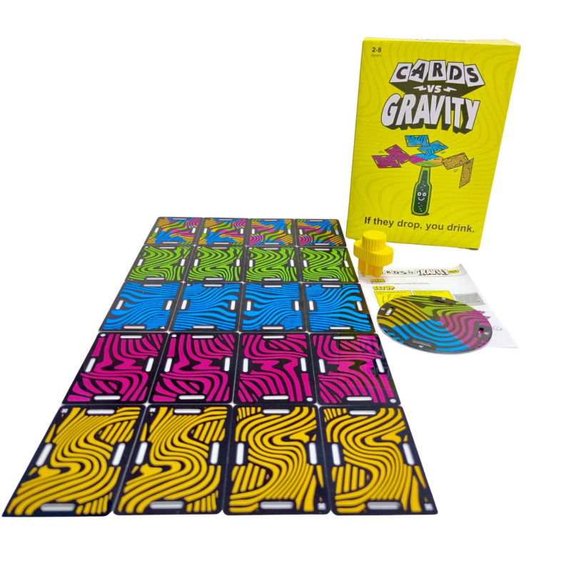 Cards vs Gravity – αντιβαρυτικό παιχνίδι καρτών, επιτραπέζιο από πλαστικό и χαρτί; διαδραστικό, αναπτύσσει νοημοσύνη και συντονισμό ματιού-χείρων; συσκευασία: κουτί; κατάλληλο για ηλικίες 7–14 και 15–35