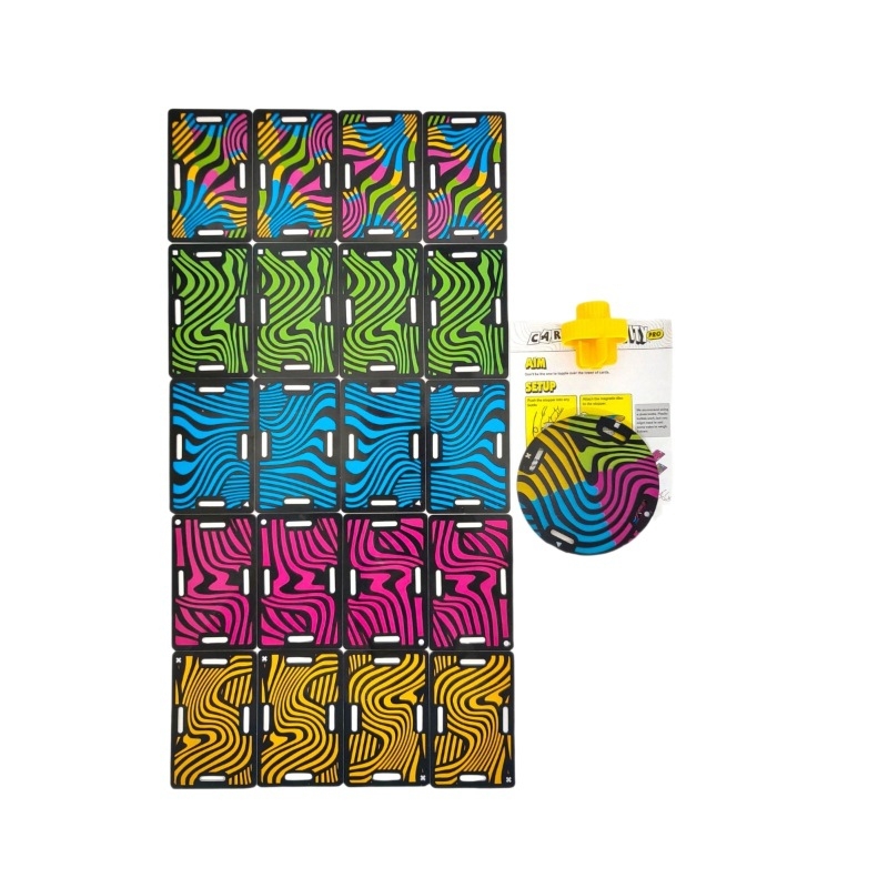 Cards vs Gravity – αντιβαρυτικό παιχνίδι καρτών, επιτραπέζιο από πλαστικό и χαρτί; διαδραστικό, αναπτύσσει νοημοσύνη και συντονισμό ματιού-χείρων; συσκευασία: κουτί; κατάλληλο για ηλικίες 7–14 και 15–35