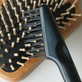Pravokutni drveni češalj za kosu, jednostavan stil