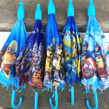 Gyermekeknek szóló esernyő vízálló tokban, rajzfilm mintával, 8 bordázat szerkezet, hosszú nyél, manuális nyitás, poliészter 190T, logó nyomtatva