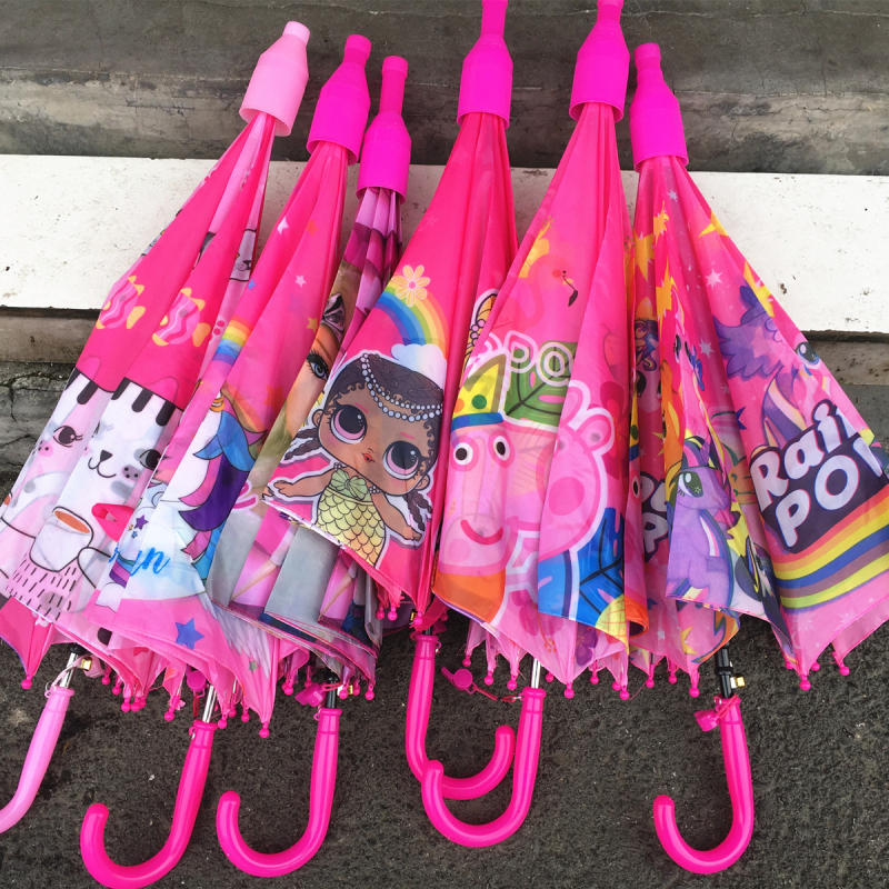 Gyermekeknek szóló esernyő vízálló tokban, rajzfilm mintával, 8 bordázat szerkezet, hosszú nyél, manuális nyitás, poliészter 190T, logó nyomtatva