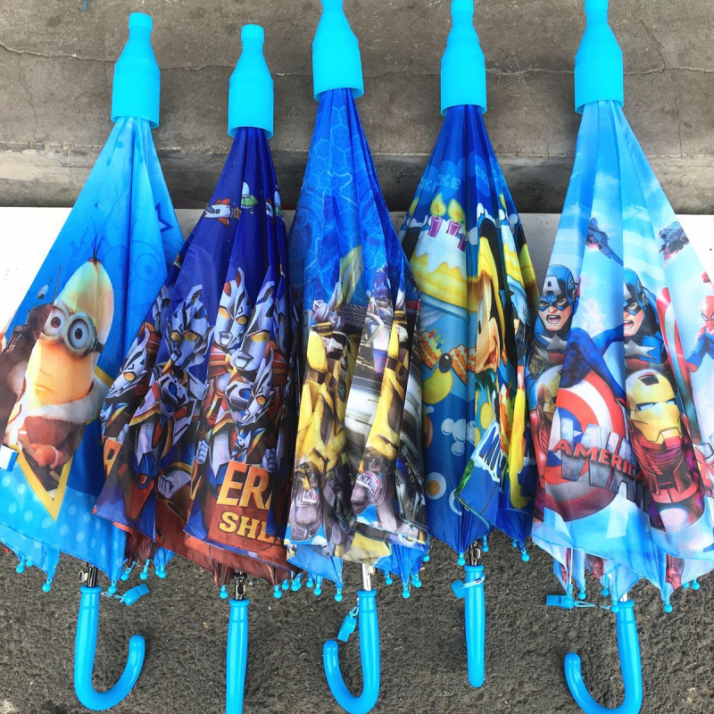 Gyermekeknek szóló esernyő vízálló tokban, rajzfilm mintával, 8 bordázat szerkezet, hosszú nyél, manuális nyitás, poliészter 190T, logó nyomtatva