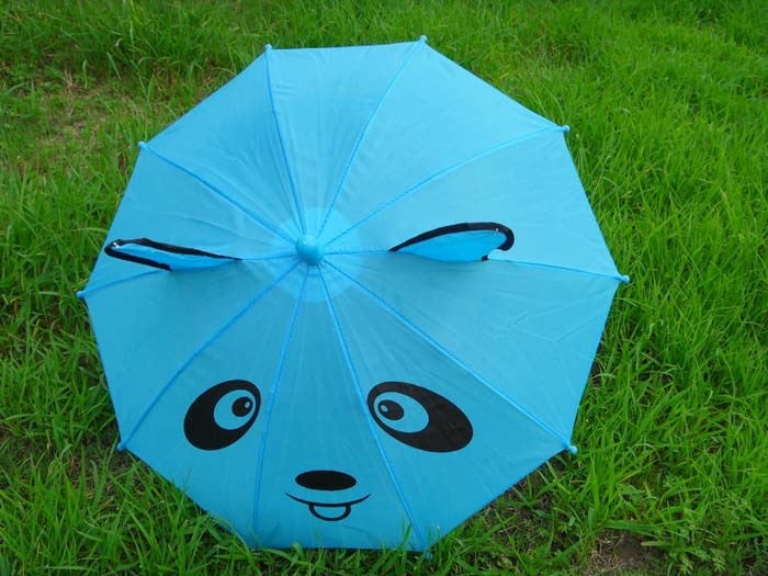 Gyerekeknek szánt rajzfilmfigurás esernyő játékfül dizájnnal; poliészter vászon, 10 vas bordák, acél nyél, kézi nyitás