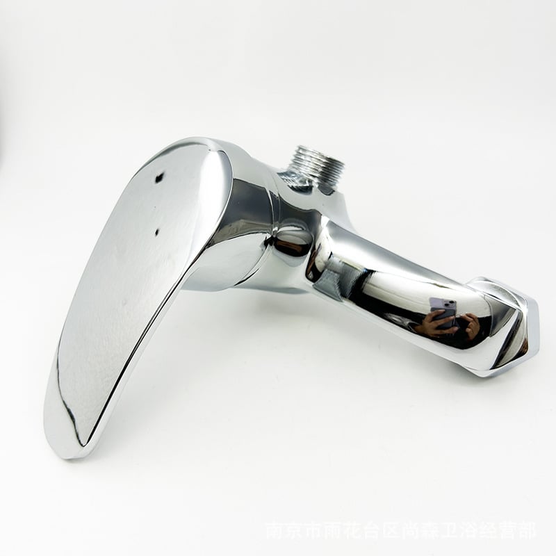 Rézötvözetből készült zuhanycsap – kettős kialakítású, meleg/hideg víz keverése, 20 mm bemenet/kimenet, elektropolírozott felület, szelepmag típusa 40