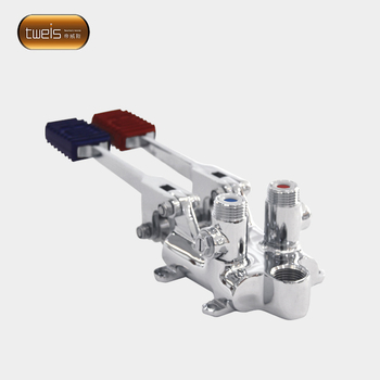 Pedálový meďný kohútik pre horúcu a studenú vodu, model 6004, 4 výstupy, CE certifikát