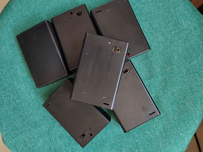 Θερμαινόμενες παντόφλες με USB τροφοδοσία και θήκη μπαταριών AA YH475K, με δικτυωτό επάνω μέρος