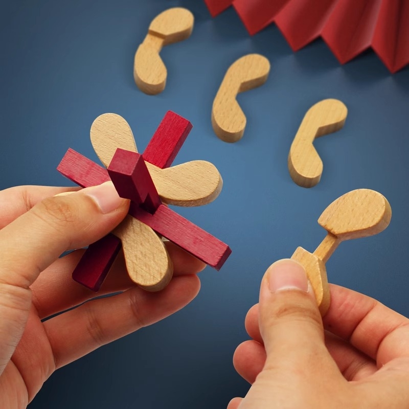 Drveni Kongming/Luban puzzle ključavnica set, prilagođen prema crtama, za uzrast 15–35 godina, pakiran u kutiju