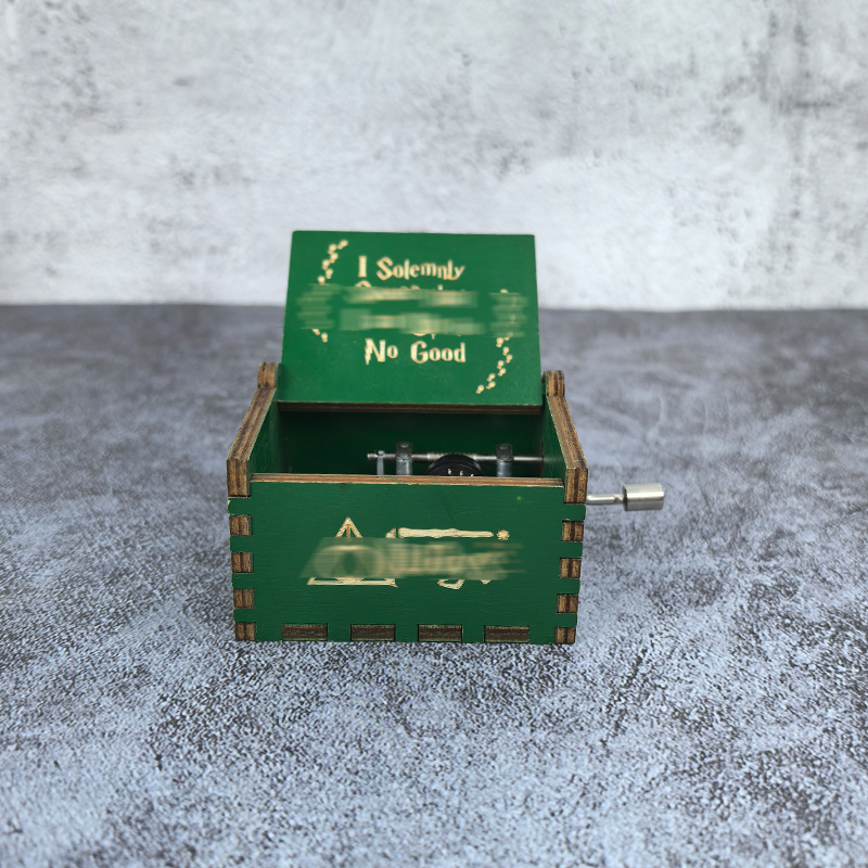 Vintage kutija za glazbu od boxwooda, ručno navijanje – gravirana, prilagodljiva s otisnutim logom