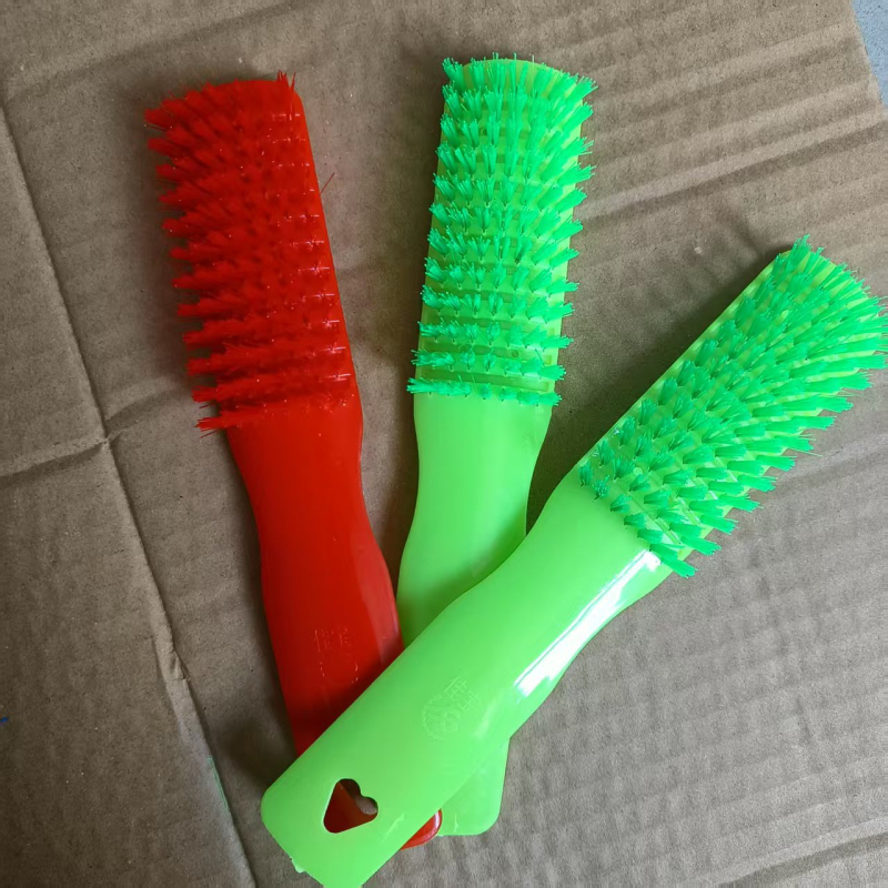 Četka za cipele s plastičnim dlačicama za višestruko čišćenje i dezinficiranje; pakiranje 600 komada; moderni minimalistički stil