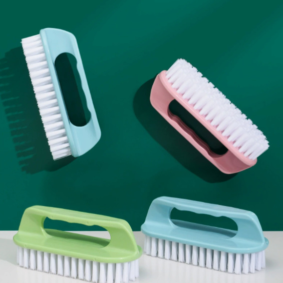 Plastična četka s mekanim dlačicama za čišćenje obuće i odjeće — uklanjanje nečistoća, materijal: plastične dlačice, moderan minimalistički stil