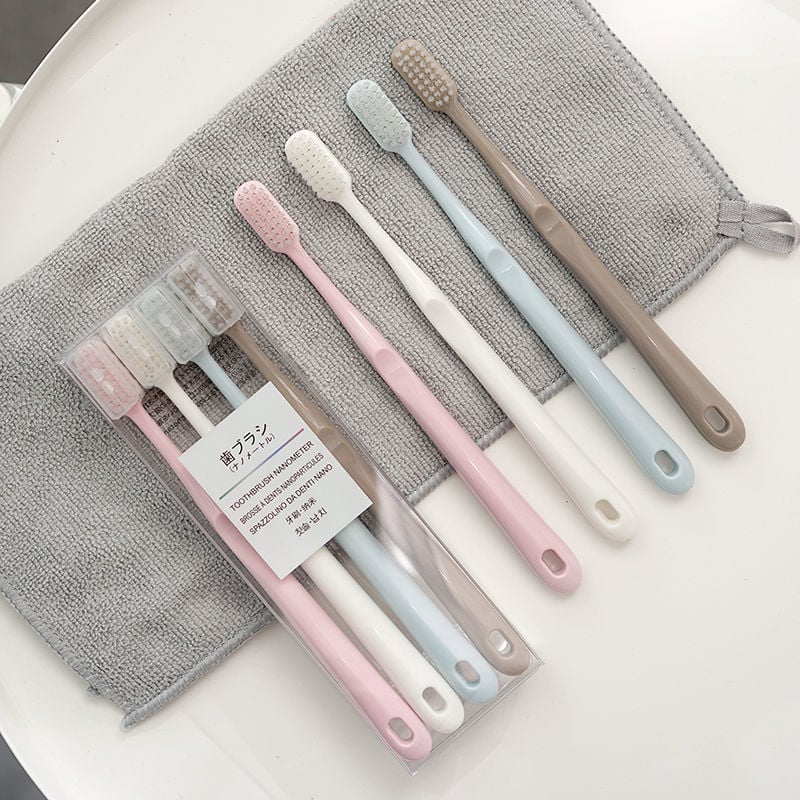 Зъбна четка за възрастни, меки косми, еднократна, PBT материал, срок на годност 1 година