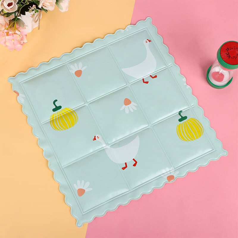 Pastorális karikatúra dizájnnal rendelkező vízzel töltött hűtőpad, PVC anyag, tömeg 500–600 g, csomagolás 40 darab, testreszabás elérhető