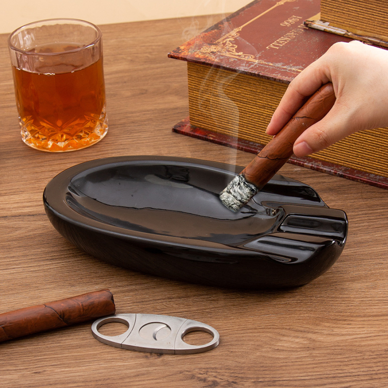 Keramički pepeljar za cigare, europski stil, prilagodljiv s logotipom, dekorativan i pogodan za kolekciju i skladištenje, višekratno upotrebljiv