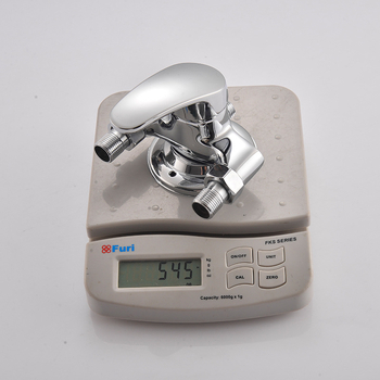 Повърхностно монтиран триъгълен душов смесител за баня; атмосферно налягане; студена вода 5°C; гореща вода 90°C; приложение: обществена баня