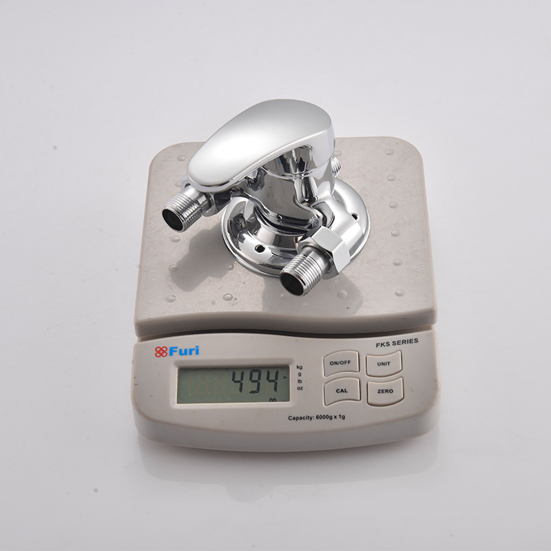 Повърхностно монтиран триъгълен душов смесител за баня; атмосферно налягане; студена вода 5°C; гореща вода 90°C; приложение: обществена баня