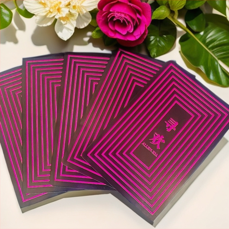 Igra s kartama za dvoje — interaktivna društvena igra u pokerskom stilu (Materijal: papir; Vrsta: poker; Pakiranje: torba; Dobna granica: 14+; Razvoj emocija)