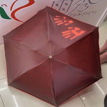 Mini kišobran s promjenom boje ovisno o temperaturi i cvjetnim uzorcima; pet dijelni sklopivi, 6 rebara vlaknastog okvira, aluminijski štap, tkanina 190T, ručno otvaranje