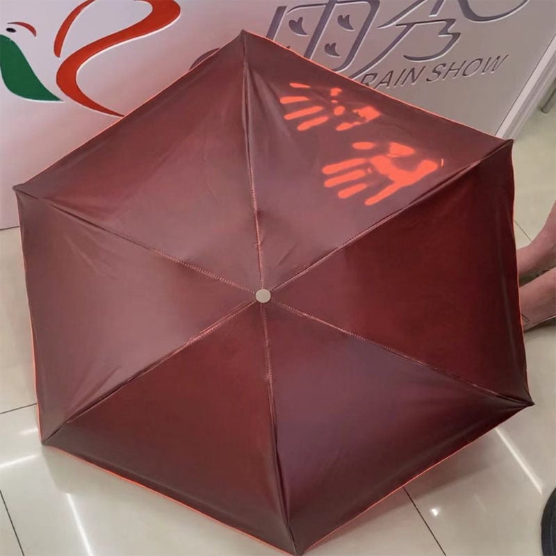 Mini kišobran s promjenom boje ovisno o temperaturi i cvjetnim uzorcima; pet dijelni sklopivi, 6 rebara vlaknastog okvira, aluminijski štap, tkanina 190T, ručno otvaranje